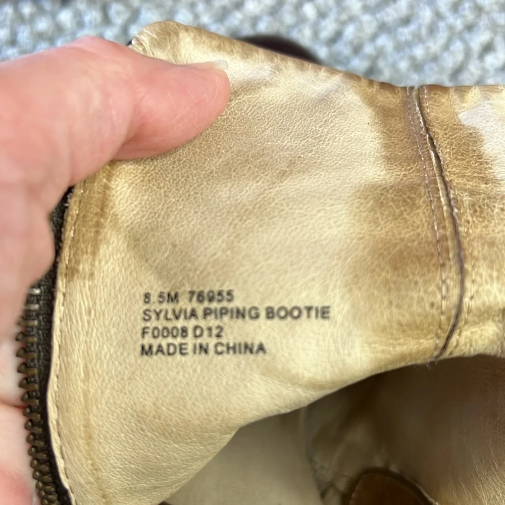 FRYE SYLVIA‎ PIPPING BOOTIE